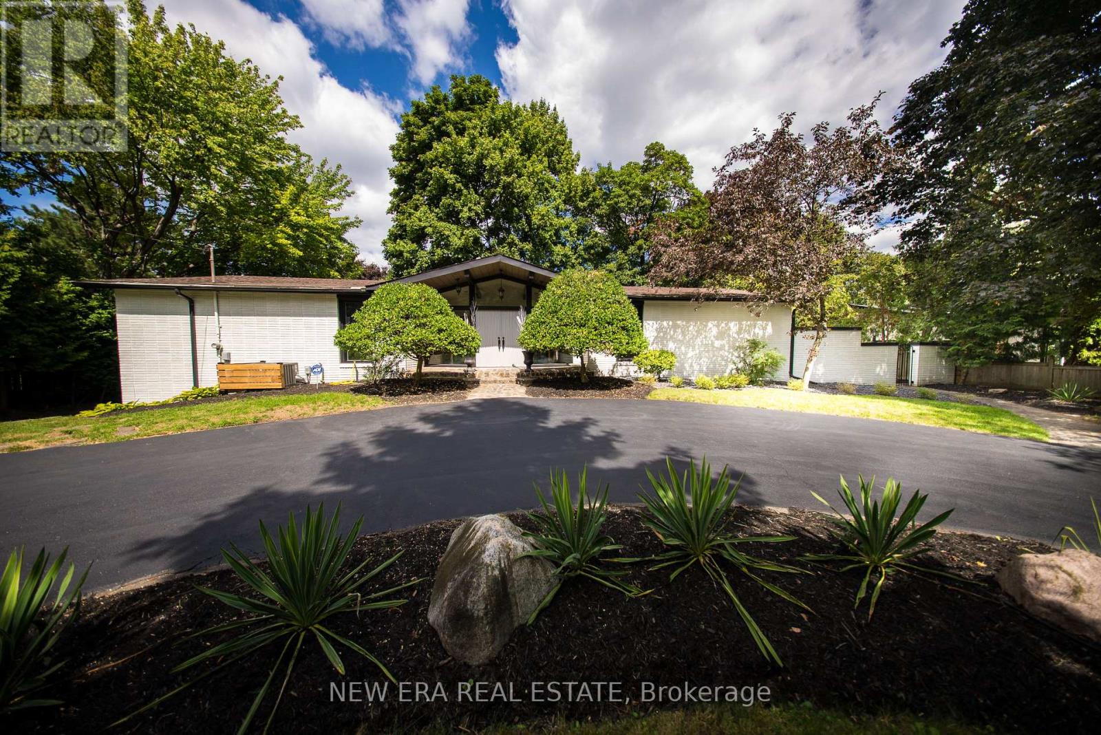 625 Sir Richard's Road, Mississauga, Ontario  L5C 1A3 - Photo 49 - W12511606