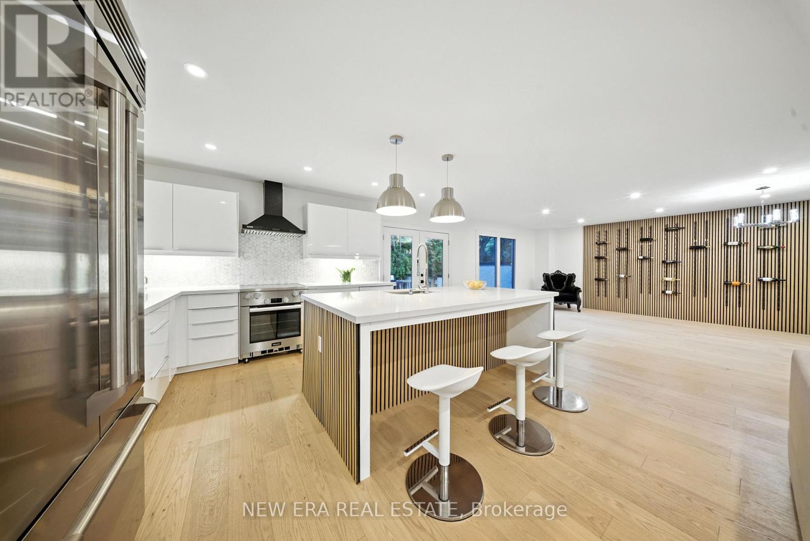 625 Sir Richard's Road, Mississauga, Ontario  L5C 1A3 - Photo 6 - W12511606