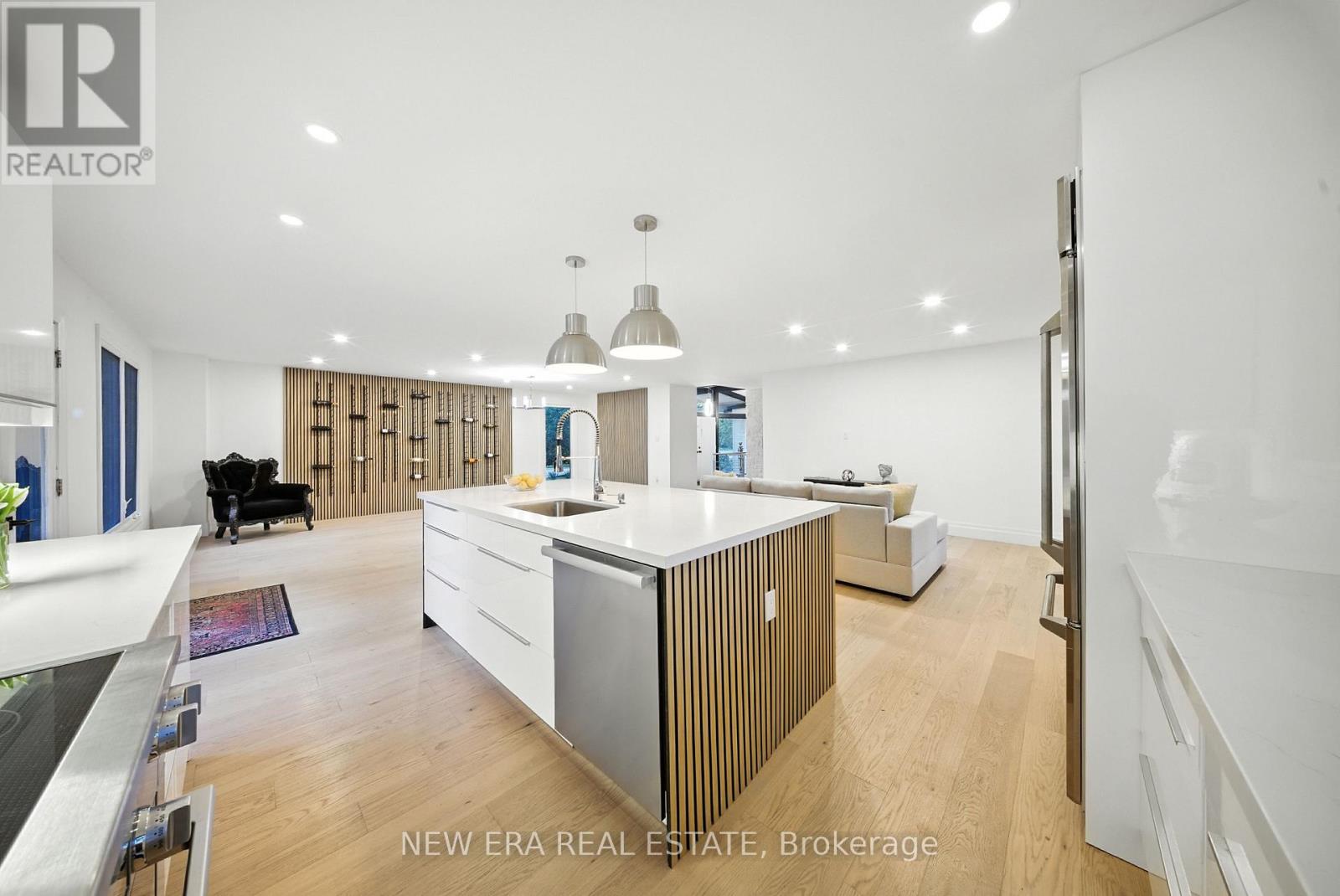 625 Sir Richard's Road, Mississauga, Ontario  L5C 1A3 - Photo 8 - W12511606