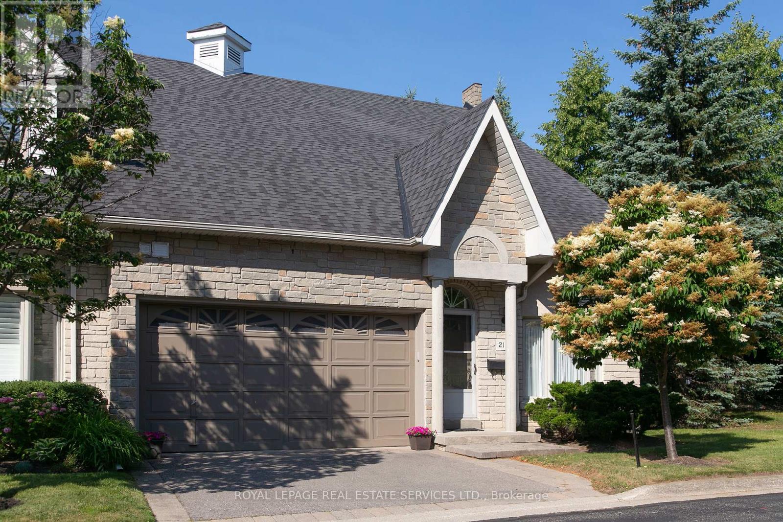 21 - 1010 Cristina Court, Mississauga, Ontario  L5J 4T7 - Photo 2 - W12511614