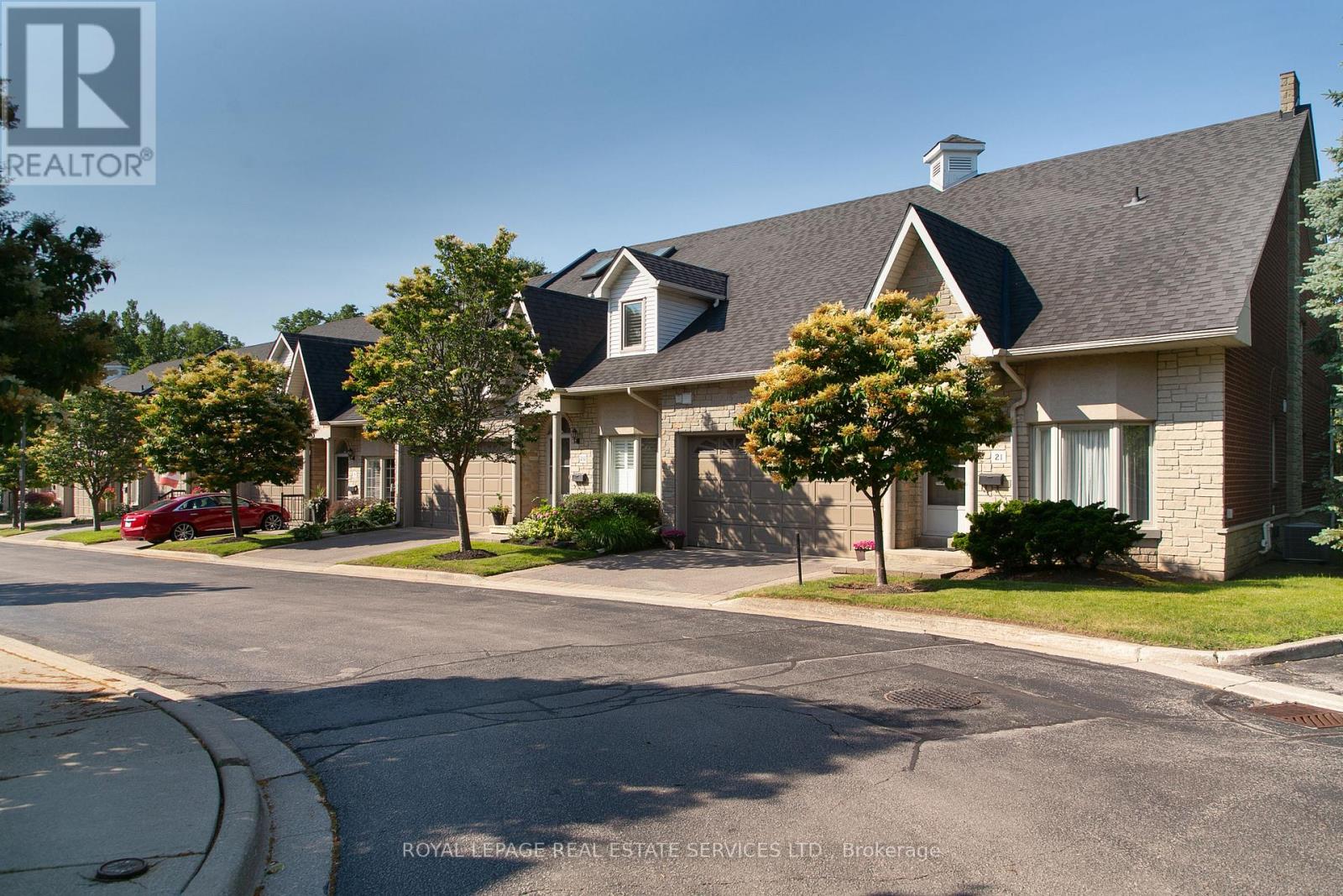 21 - 1010 Cristina Court, Mississauga, Ontario  L5J 4T7 - Photo 3 - W12511614