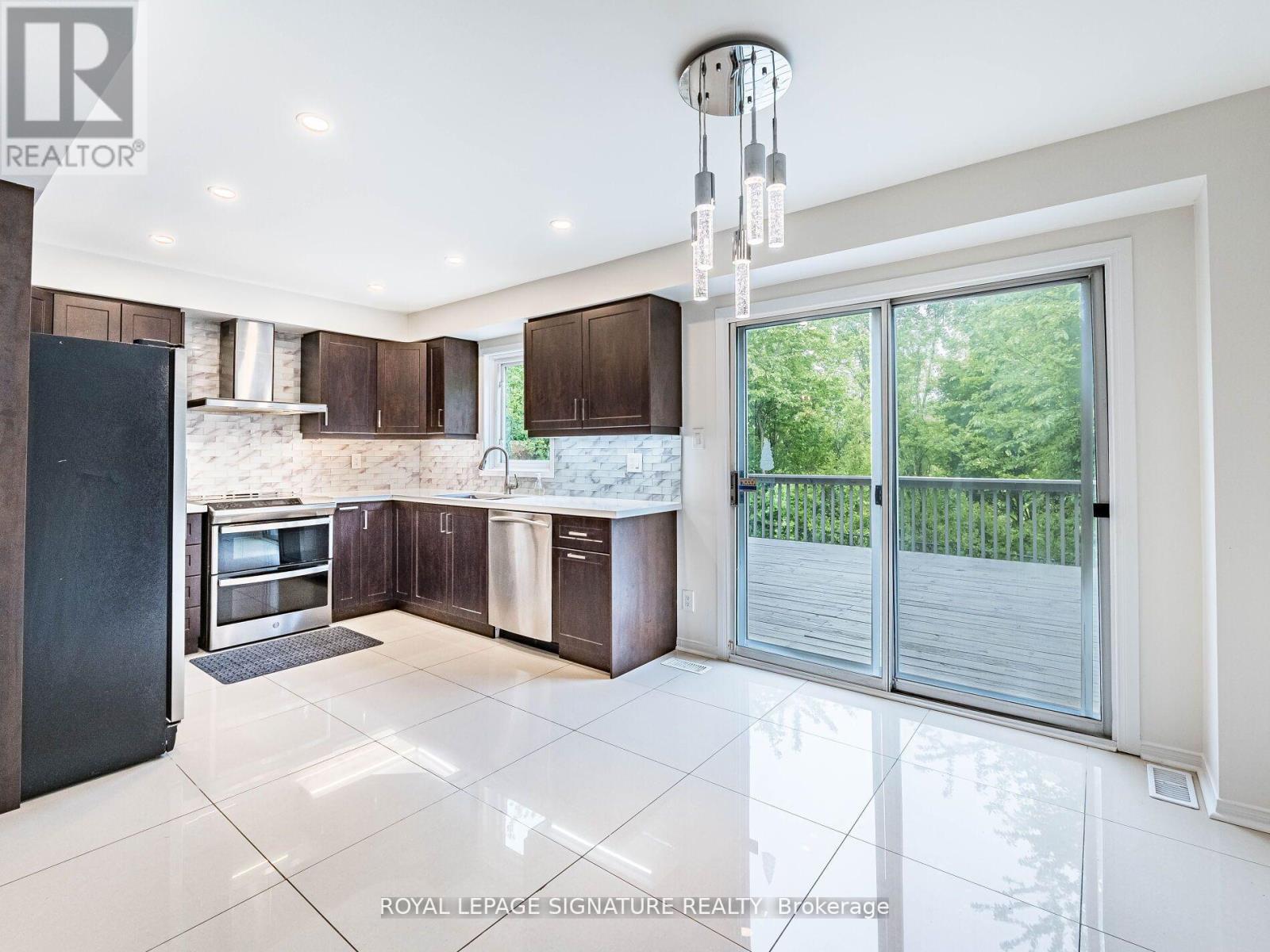 86 Valonia Drive, Brampton, Ontario L6V 4K1 - Photo 12 - W12511632