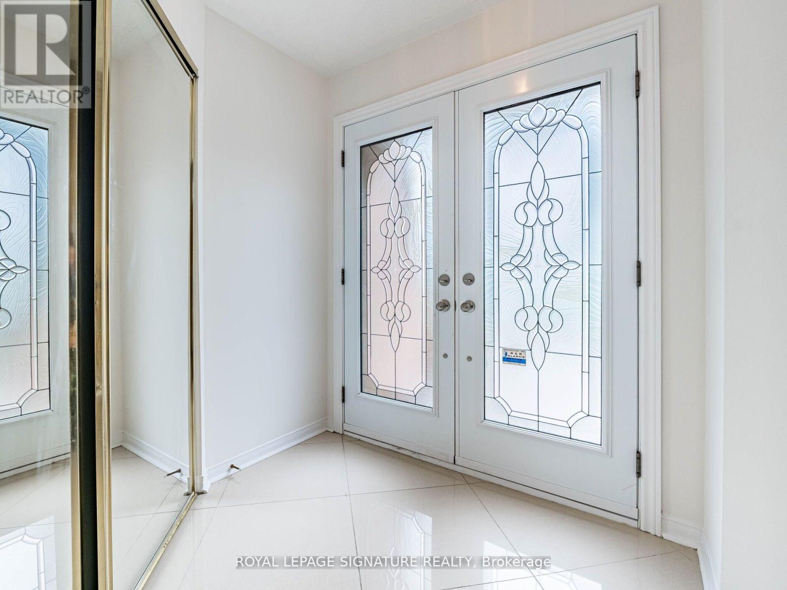 86 Valonia Drive, Brampton, Ontario L6V 4K1 - Photo 5 - W12511632