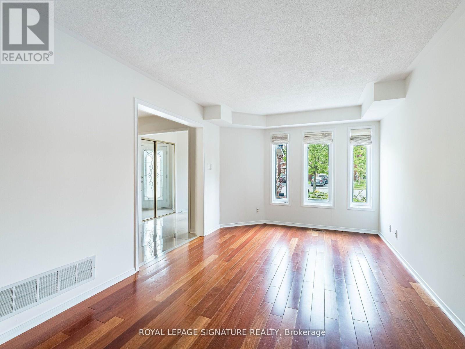 86 Valonia Drive, Brampton, Ontario L6V 4K1 - Photo 9 - W12511632