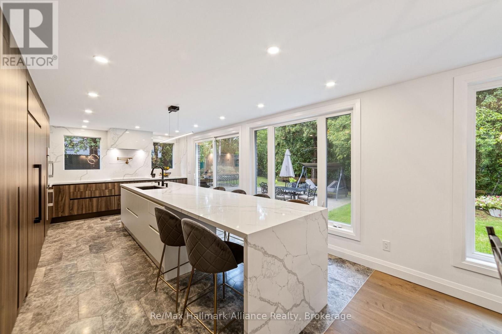 247 Willowridge Court, Oakville, Ontario  L6L 5J1 - Photo 13 - W12385351