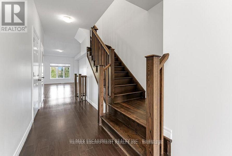 70 Vinton Road, Hamilton, Ontario  L9K 0G6 - Photo 2 - X12511532