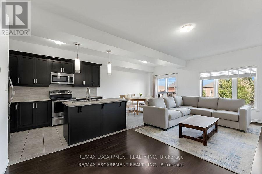 70 Vinton Road, Hamilton, Ontario  L9K 0G6 - Photo 4 - X12511532