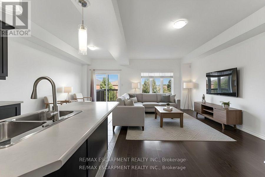 70 Vinton Road, Hamilton, Ontario  L9K 0G6 - Photo 6 - X12511532