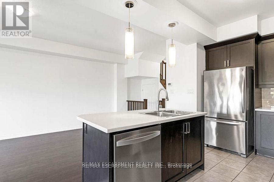 70 Vinton Road, Hamilton, Ontario  L9K 0G6 - Photo 8 - X12511532