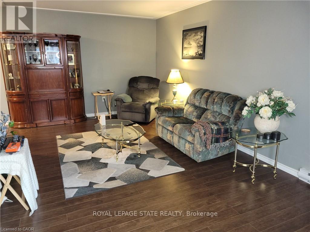 210 - 11 Woodman Drive S, Hamilton, Ontario  L8K 4E3 - Photo 4 - X12511620