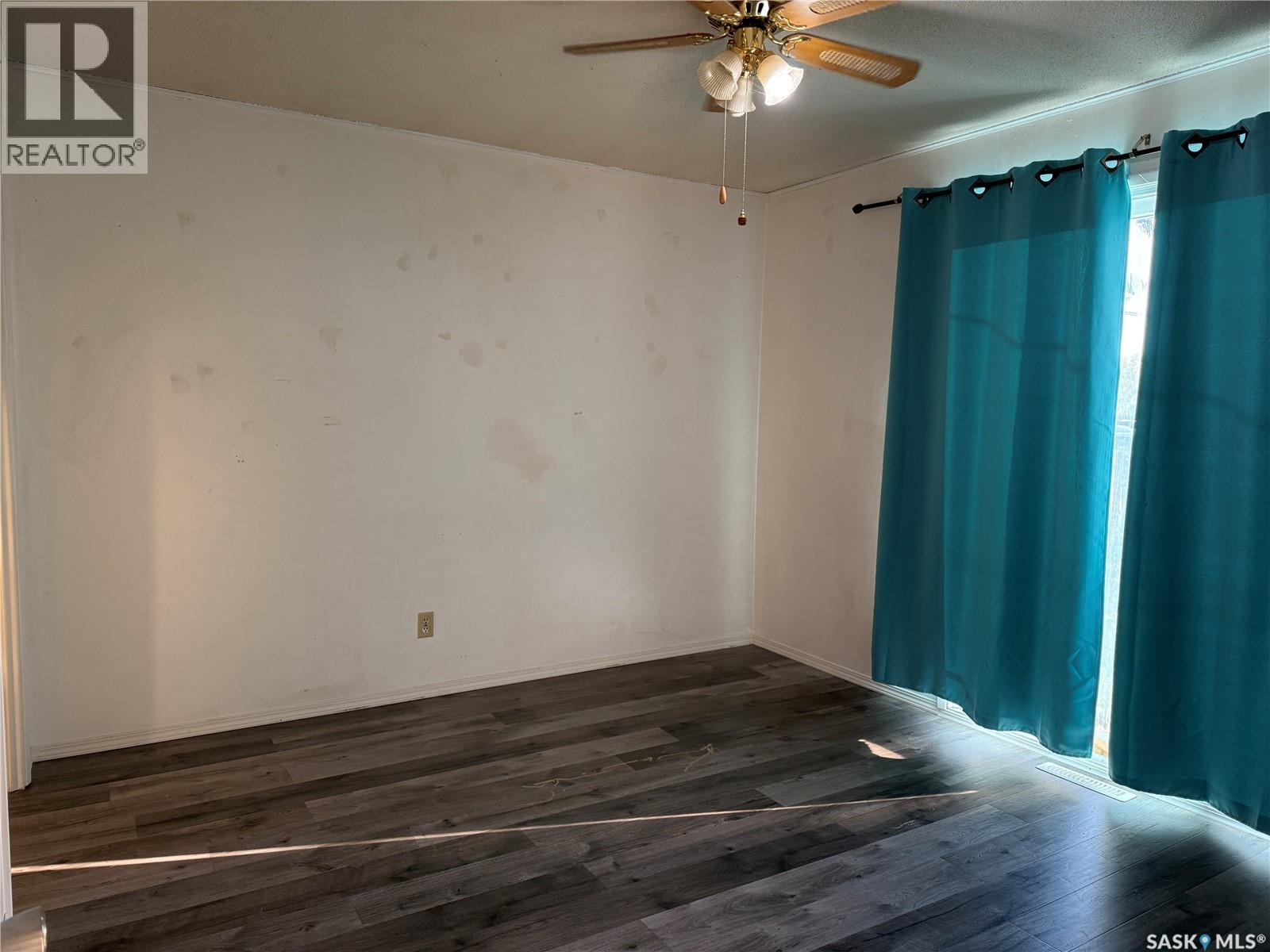 806 Centre Street, Meadow Lake, Saskatchewan  S9X 1G3 - Photo 7 - SK022412