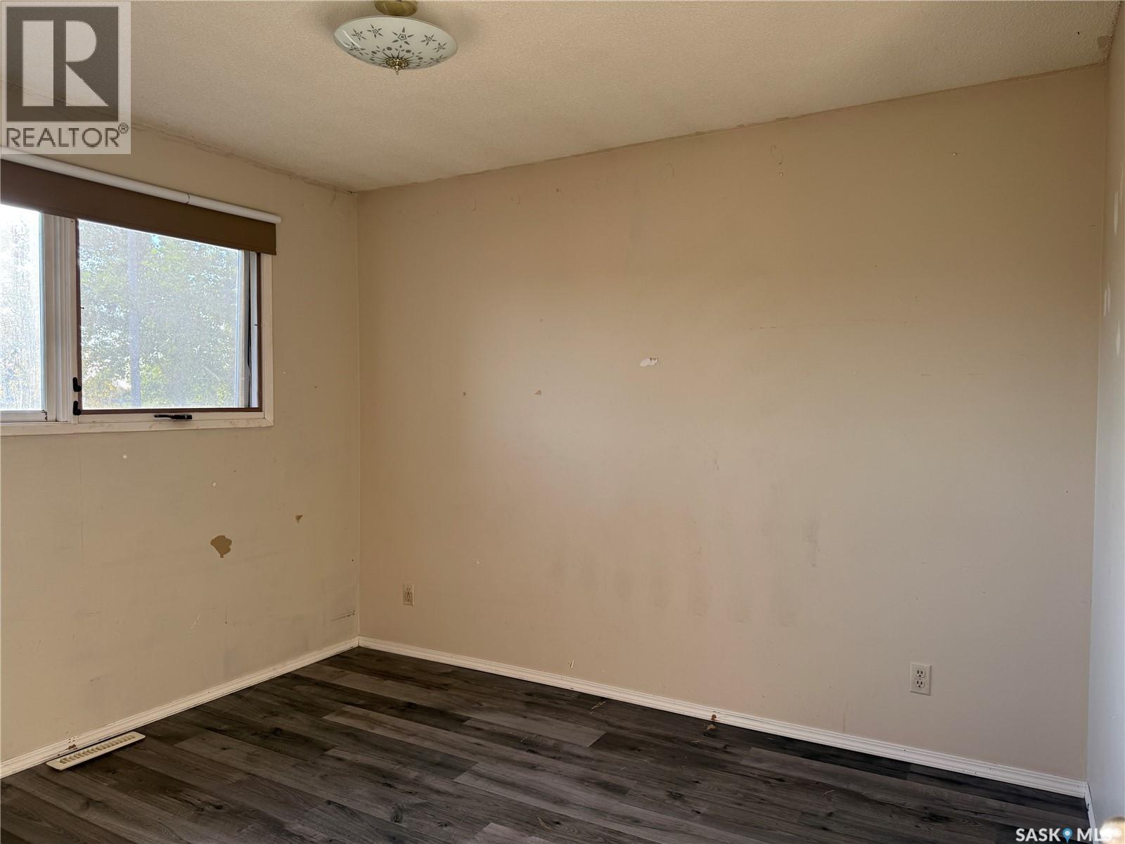 806 Centre Street, Meadow Lake, Saskatchewan  S9X 1G3 - Photo 9 - SK022412