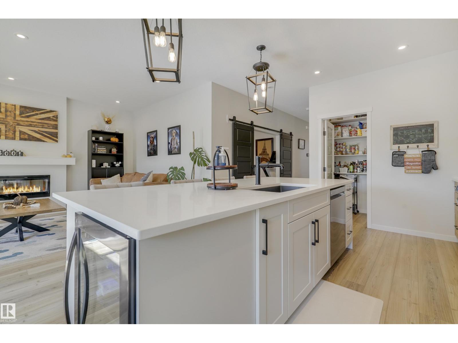 1138 Cy Becker Rd Nw, Edmonton, Alberta  T5Y 4C6 - Photo 4 - E4457176