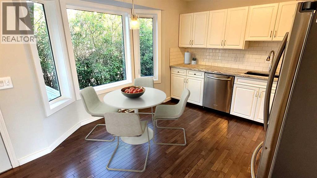 Property at 215 Killarney Glen Court SW image 2