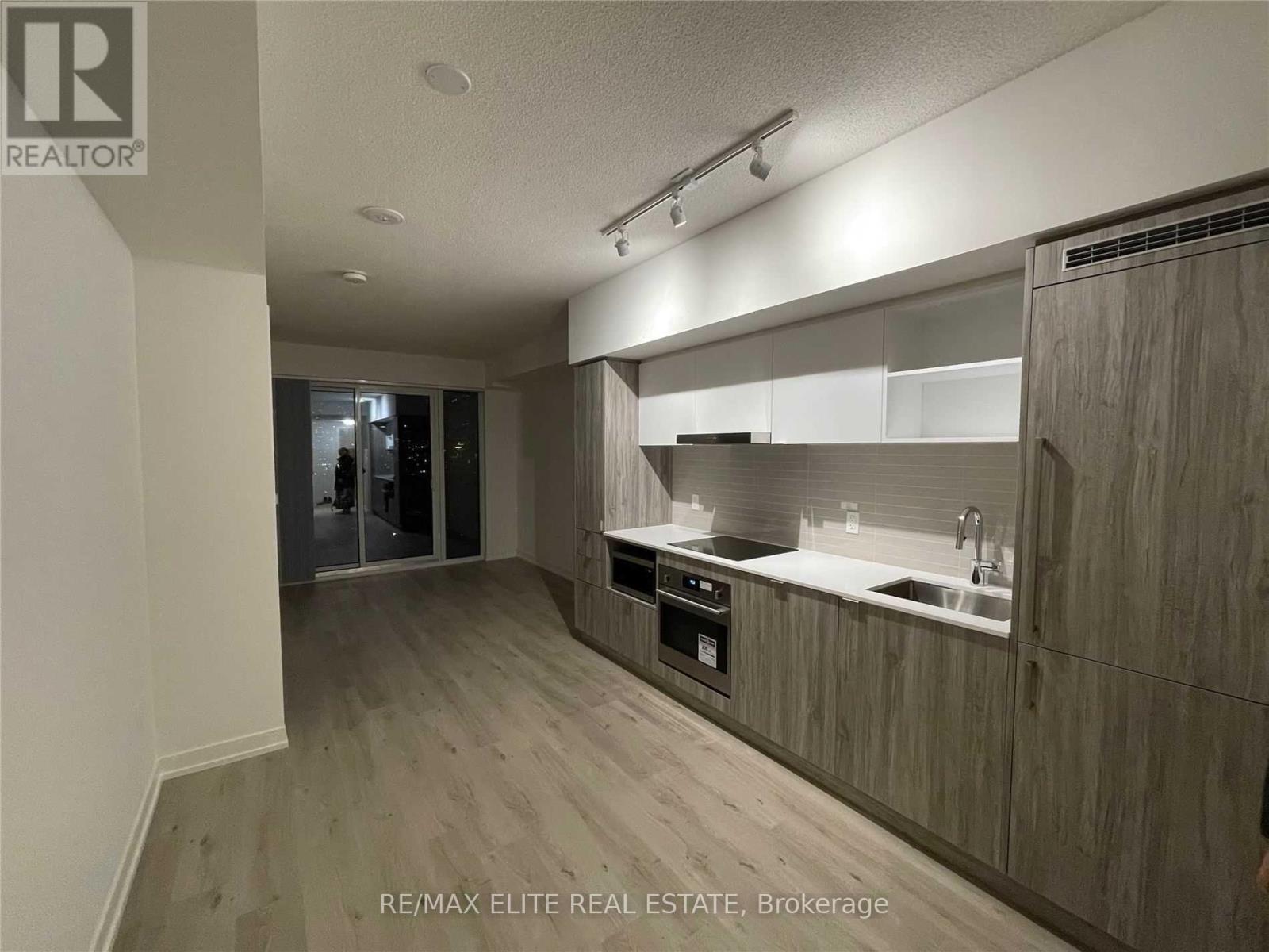 1902 - 138 Downes Street, Toronto, Ontario  M5E 0E4 - Photo 2 - C12511736