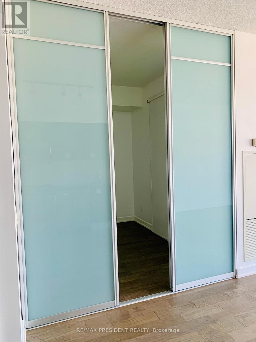 2805 - 33 Charles Street E, Toronto, Ontario  M4Y 0A2 - Photo 10 - C12511756