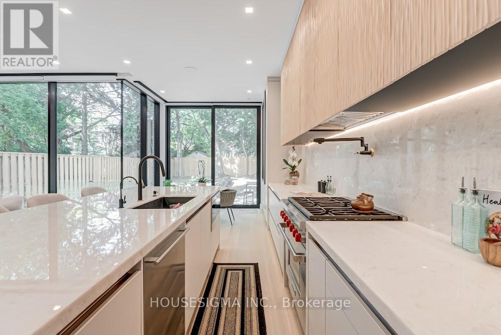 188 Duplex Avenue, Toronto, Ontario  M5P 2A9 - Photo 12 - C12511810