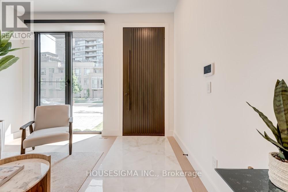 188 Duplex Avenue, Toronto, Ontario  M5P 2A9 - Photo 2 - C12511810