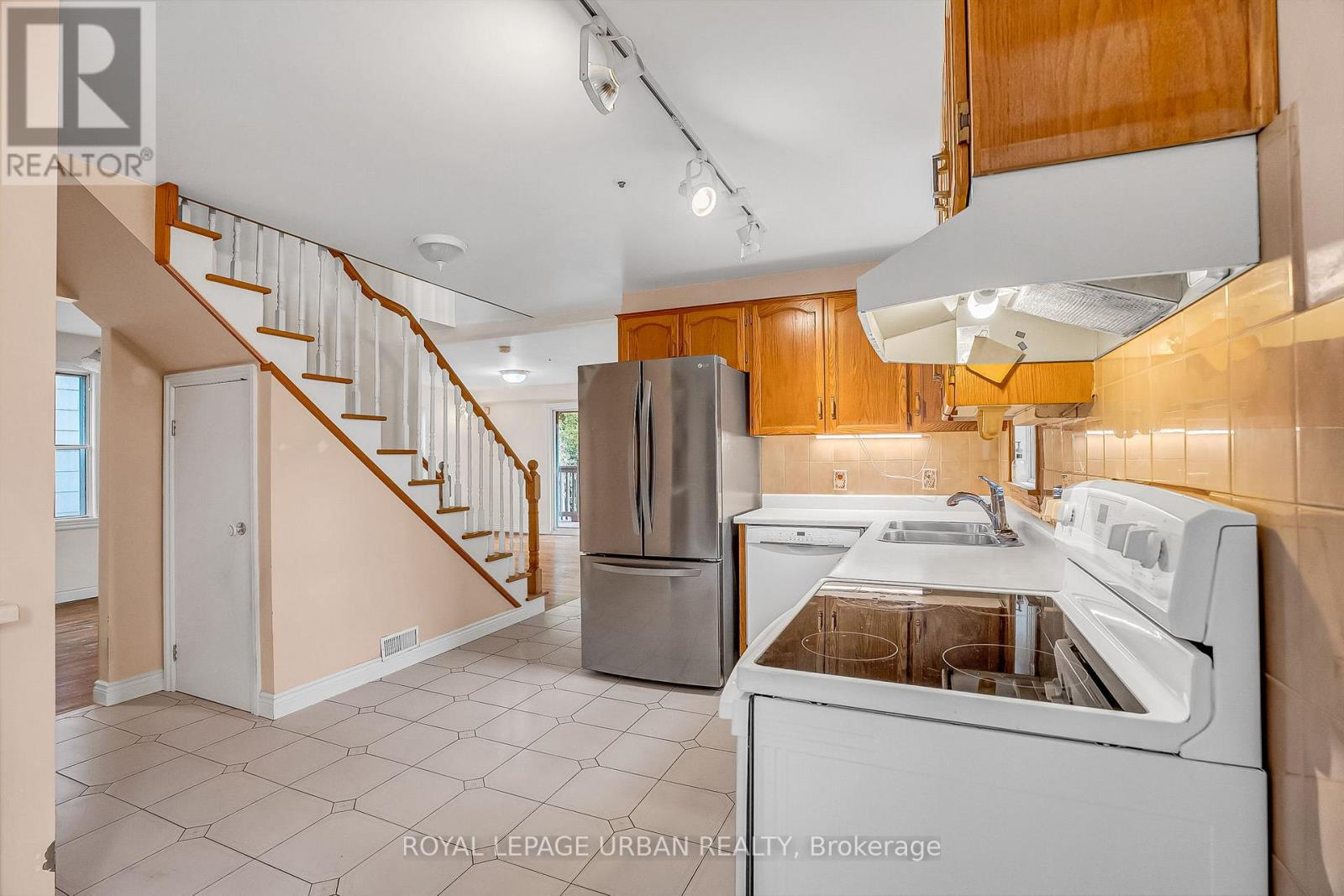 55 Merritt Road, Toronto, Ontario  M4B 3K4 - Photo 15 - E12511700