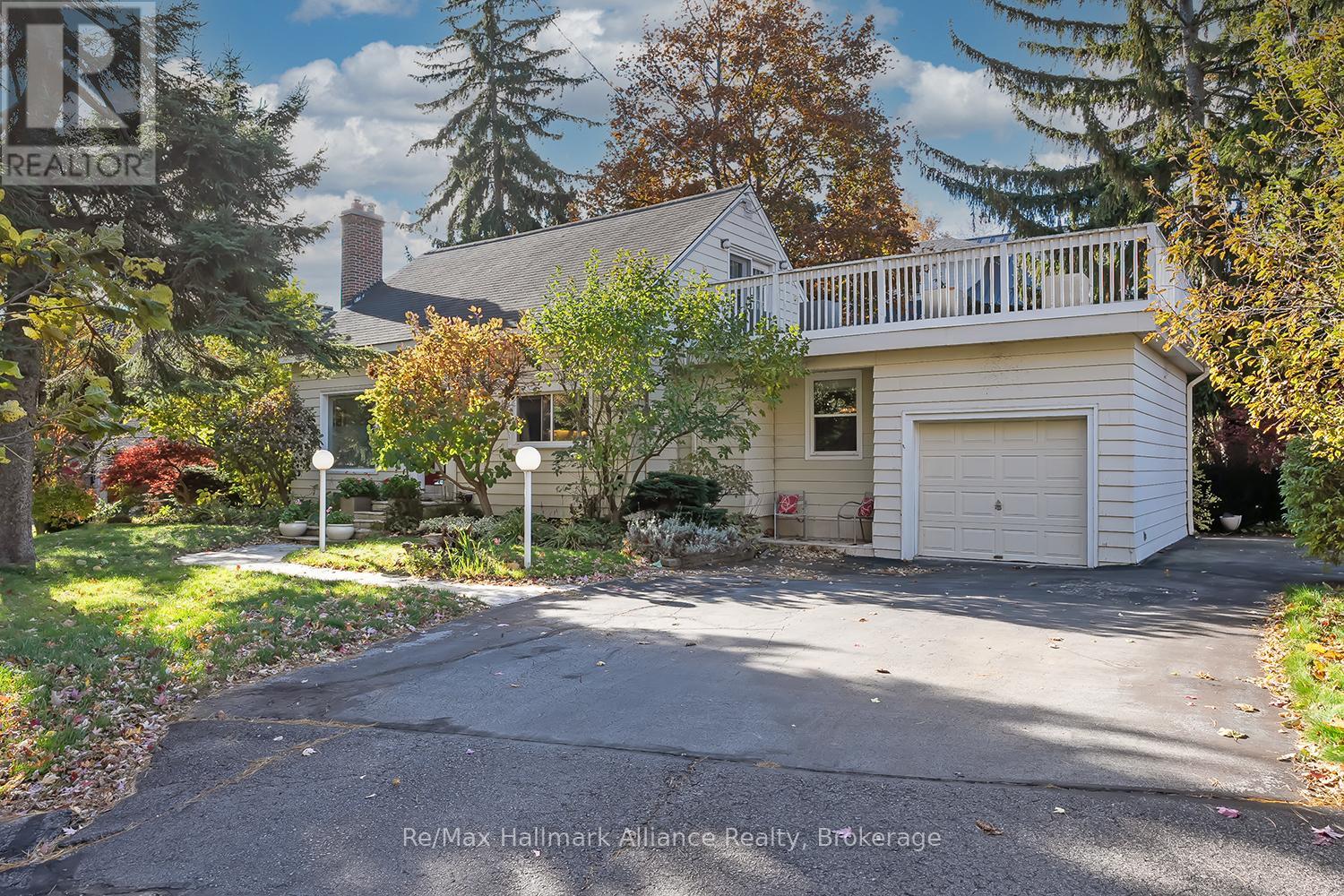 42 CHARTWELL ROAD, Oakville, Ontario