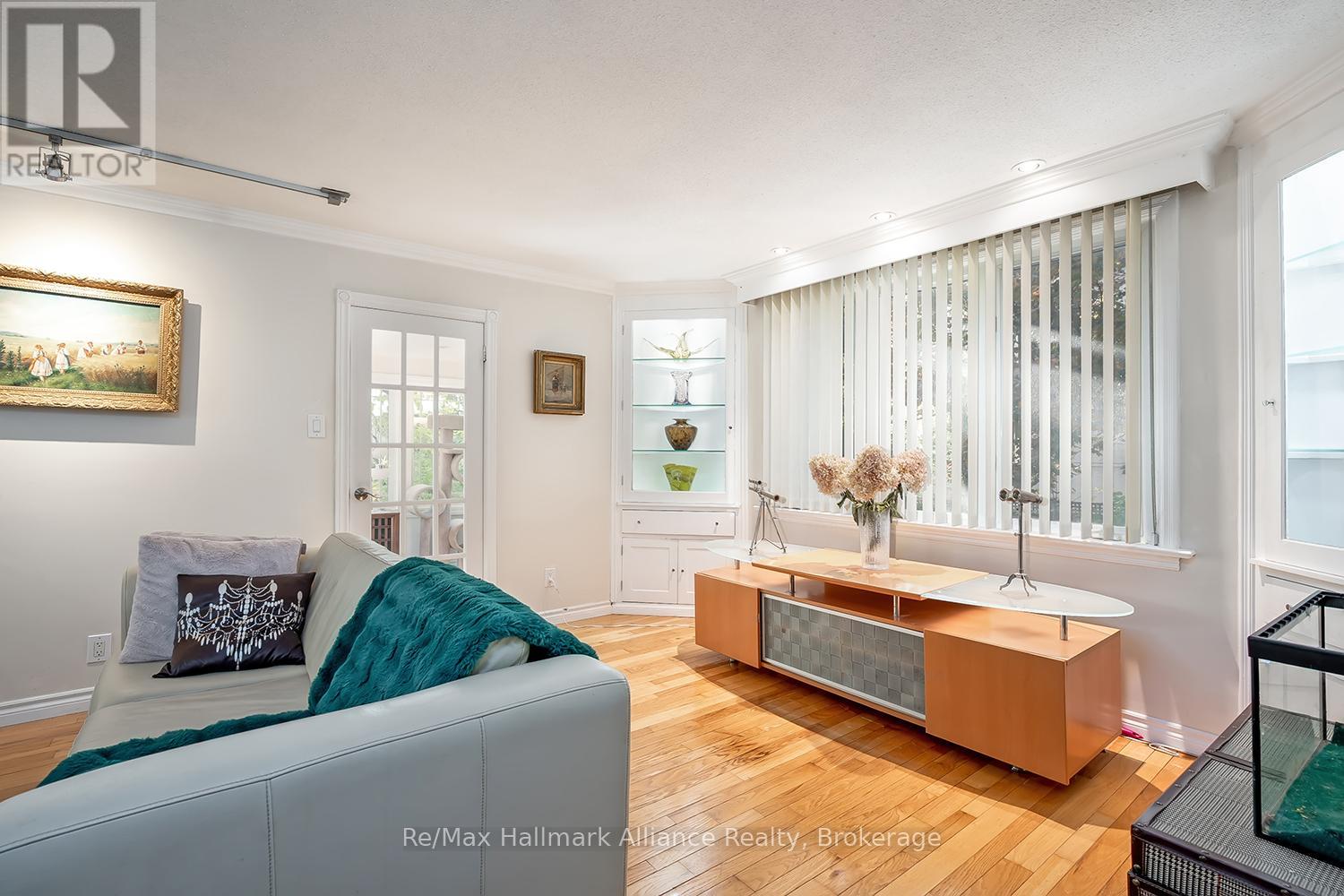 42 Chartwell Road, Oakville, Ontario  L6J 3Z4 - Photo 10 - W12512148