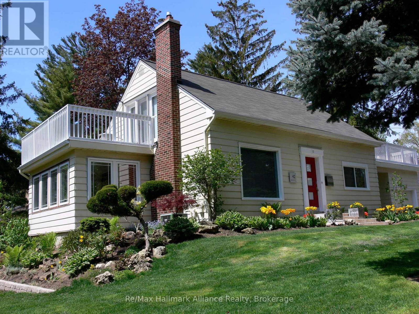 42 Chartwell Road, Oakville, Ontario  L6J 3Z4 - Photo 2 - W12512148