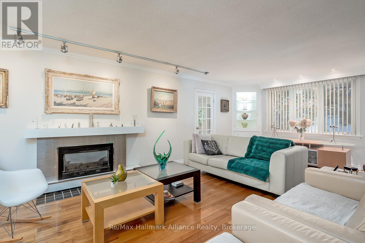 42 Chartwell Road, Oakville, Ontario  L6J 3Z4 - Photo 7 - W12512148