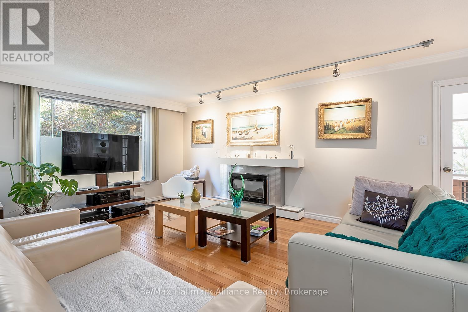 42 Chartwell Road, Oakville, Ontario  L6J 3Z4 - Photo 8 - W12512148