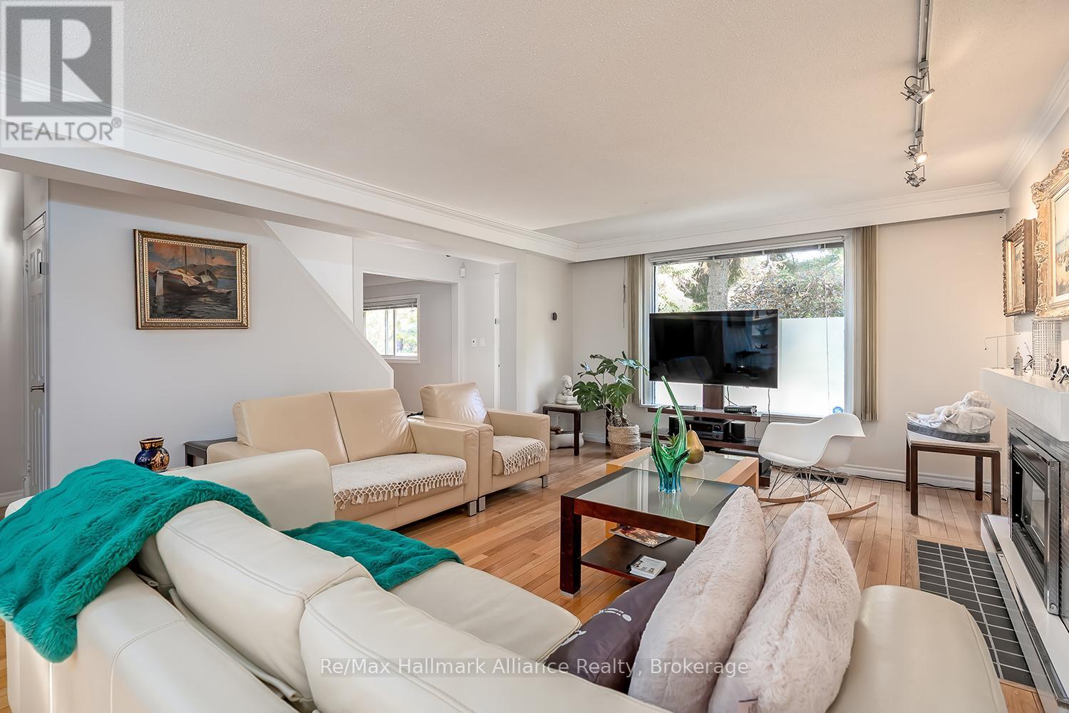 42 Chartwell Road, Oakville, Ontario  L6J 3Z4 - Photo 9 - W12512148