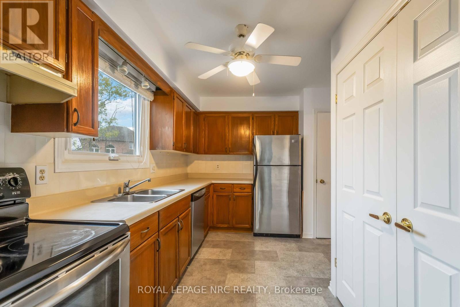 29 Heritage Court, St. Catharines, Ontario L2S 3H8 - Photo 11 - X12511876