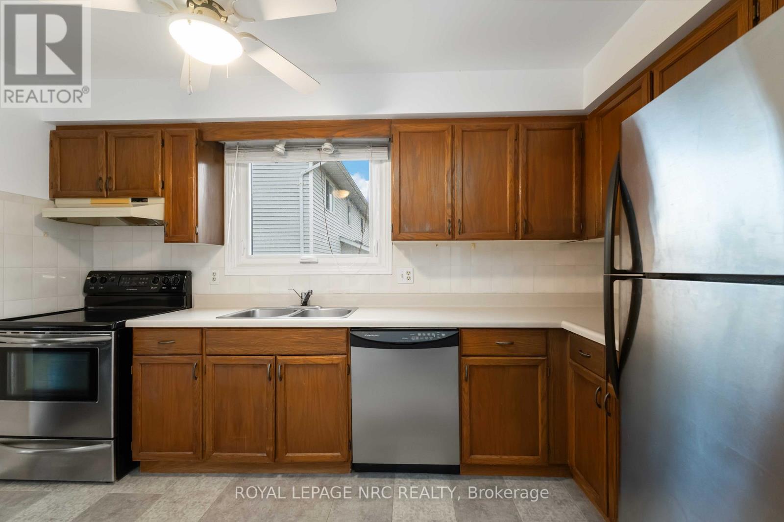 29 Heritage Court, St. Catharines, Ontario L2S 3H8 - Photo 12 - X12511876