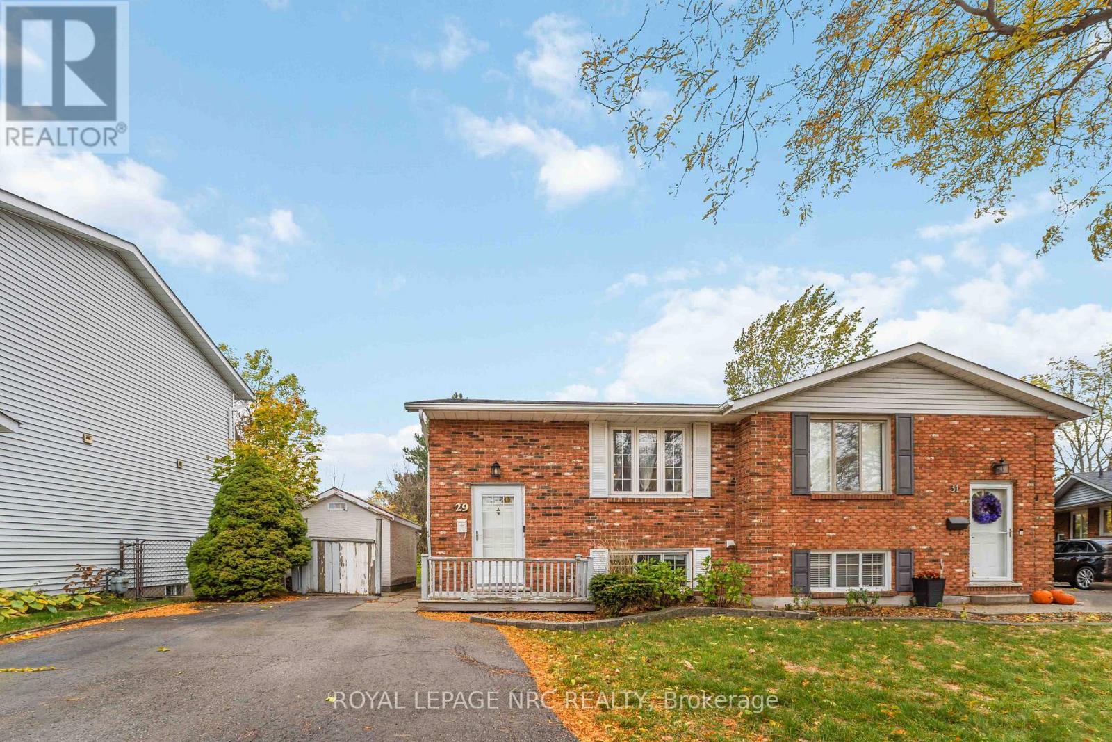 29 Heritage Court, St. Catharines, Ontario L2S 3H8 - Photo 2 - X12511876