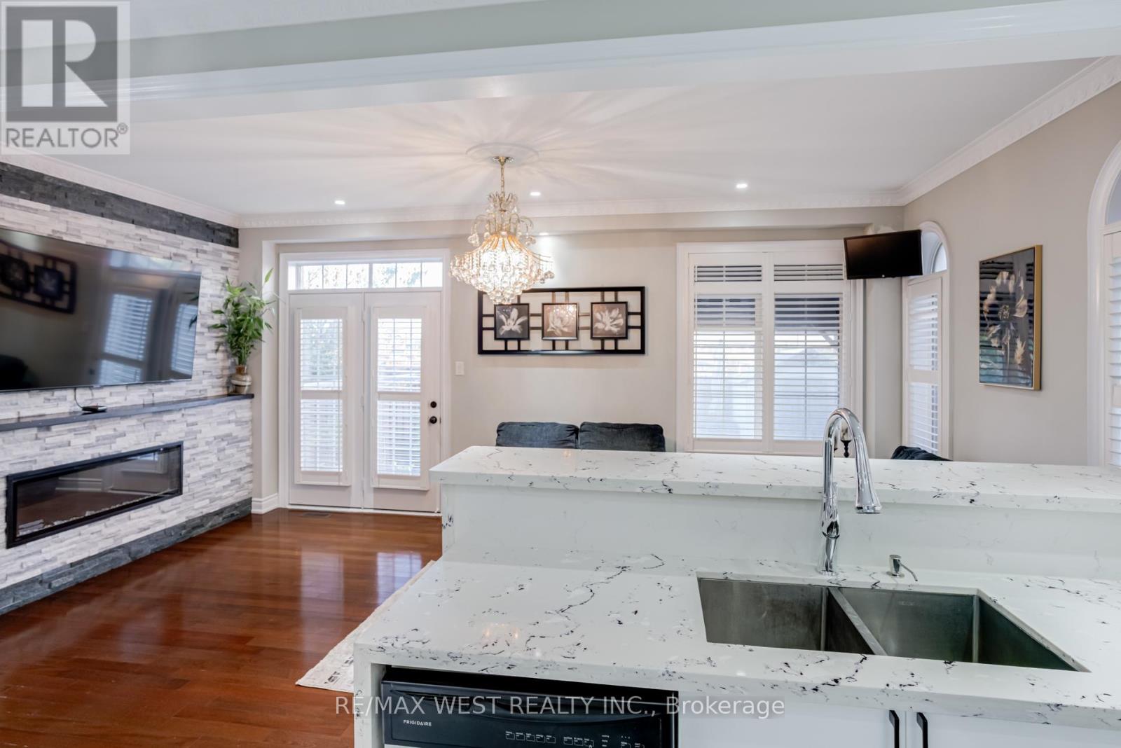 238 Wardlaw Place, Vaughan, Ontario  L4H 3L7 - Photo 11 - N12448952