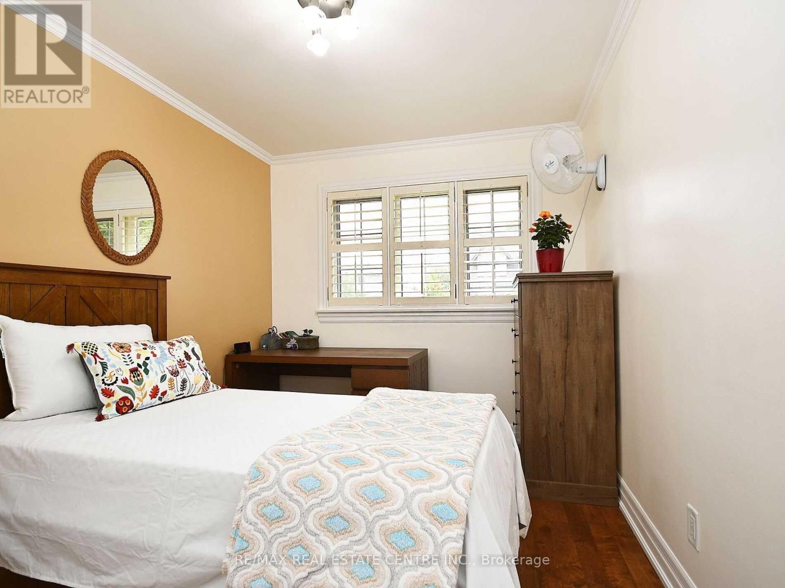 7 Lesbury Avenue, Brampton, Ontario  L6W 3A2 - Photo 10 - W12470550