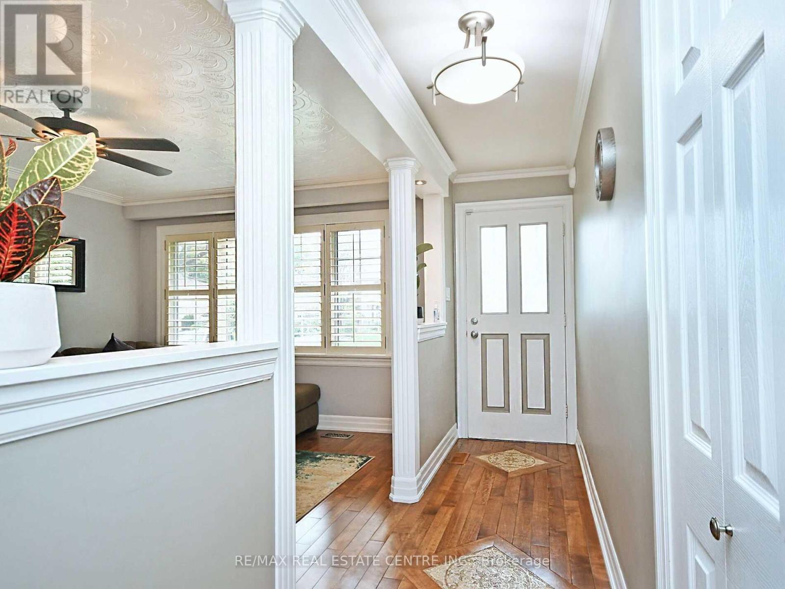 7 Lesbury Avenue, Brampton, Ontario  L6W 3A2 - Photo 2 - W12470550