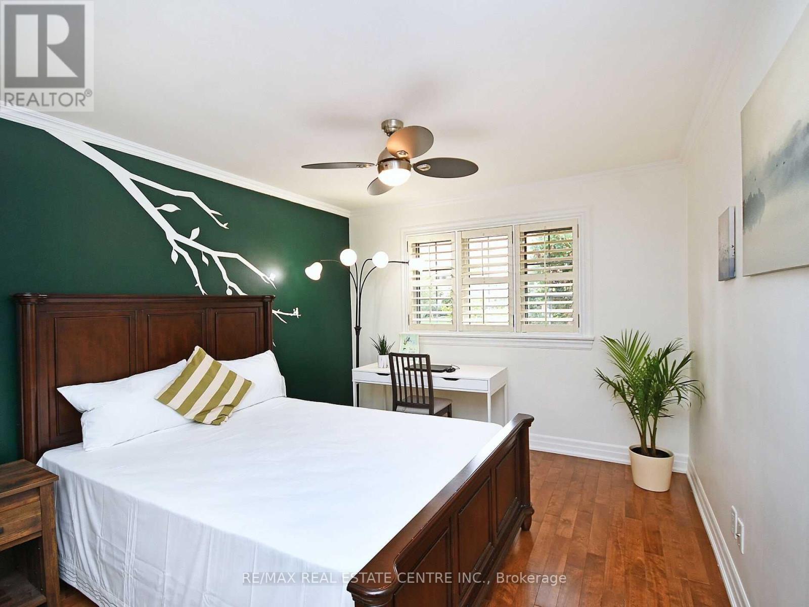 7 Lesbury Avenue, Brampton, Ontario  L6W 3A2 - Photo 6 - W12470550