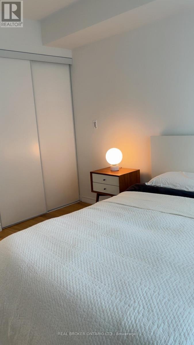 1213 - 761 Bay Street, Toronto, Ontario  M5G 2R2 - Photo 20 - C12511828