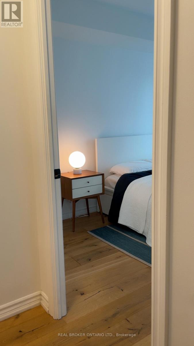 1213 - 761 Bay Street, Toronto, Ontario  M5G 2R2 - Photo 17 - C12511828