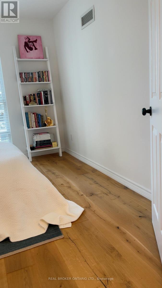 1213 - 761 Bay Street, Toronto, Ontario  M5G 2R2 - Photo 19 - C12511828