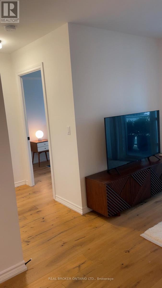 1213 - 761 Bay Street, Toronto, Ontario  M5G 2R2 - Photo 11 - C12511828