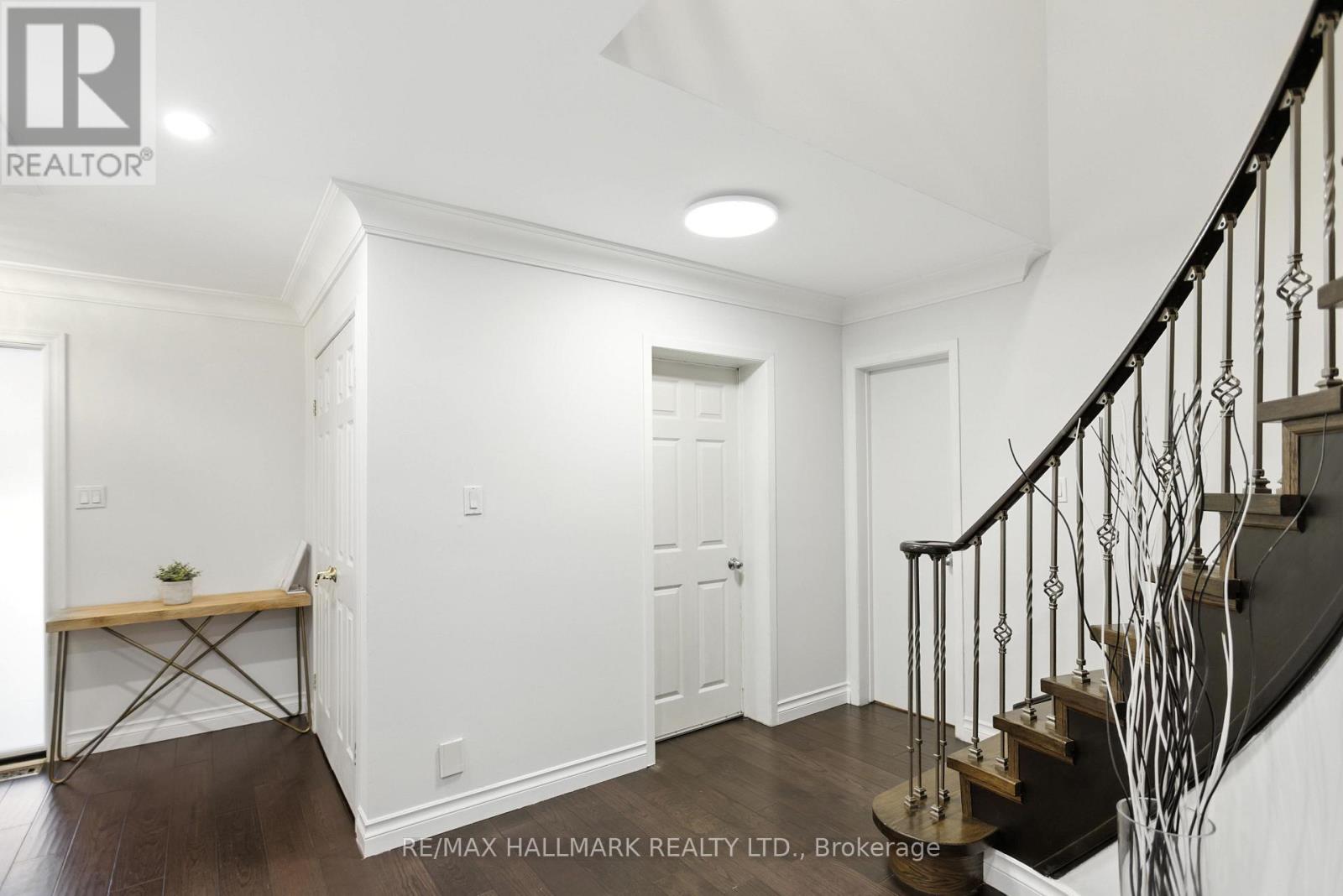 100 Eleanor Circle, Richmond Hill, Ontario  L4C 6K7 - Photo 10 - N12511798