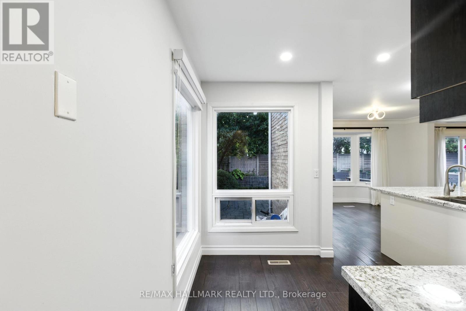 100 Eleanor Circle, Richmond Hill, Ontario  L4C 6K7 - Photo 16 - N12511798