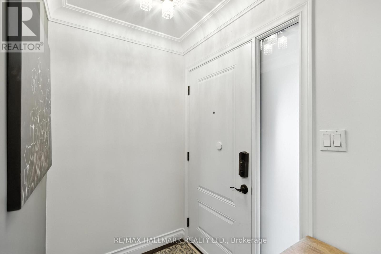 100 Eleanor Circle, Richmond Hill, Ontario  L4C 6K7 - Photo 6 - N12511798