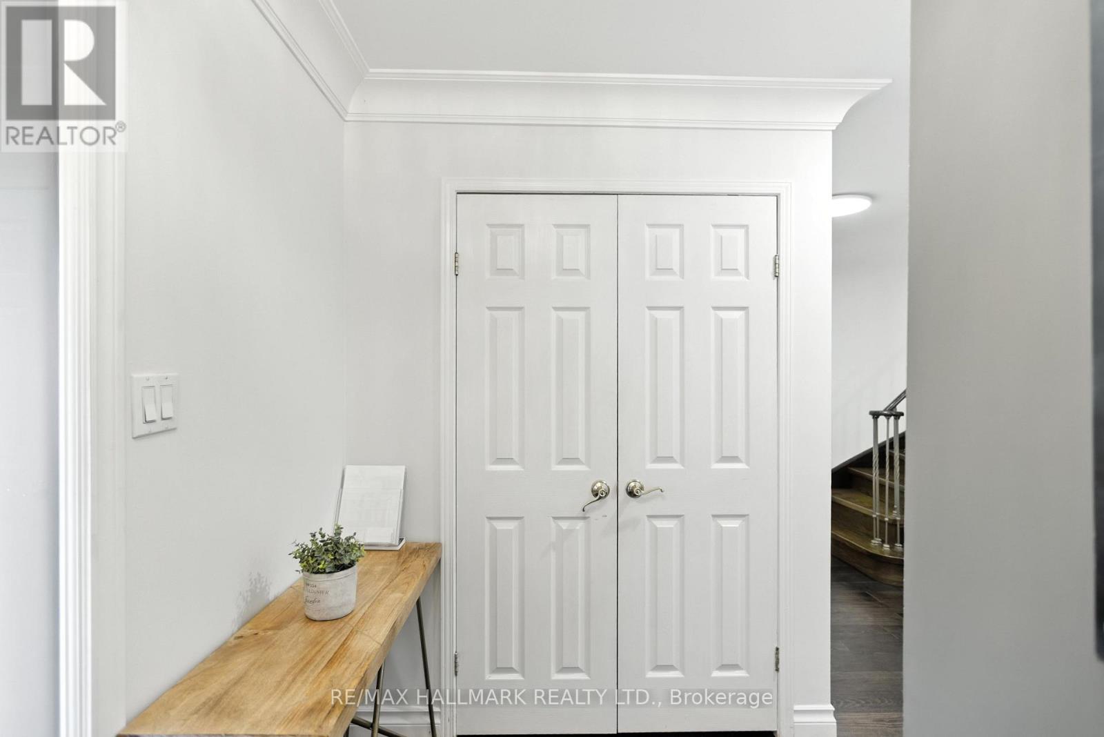 100 Eleanor Circle, Richmond Hill, Ontario  L4C 6K7 - Photo 8 - N12511798