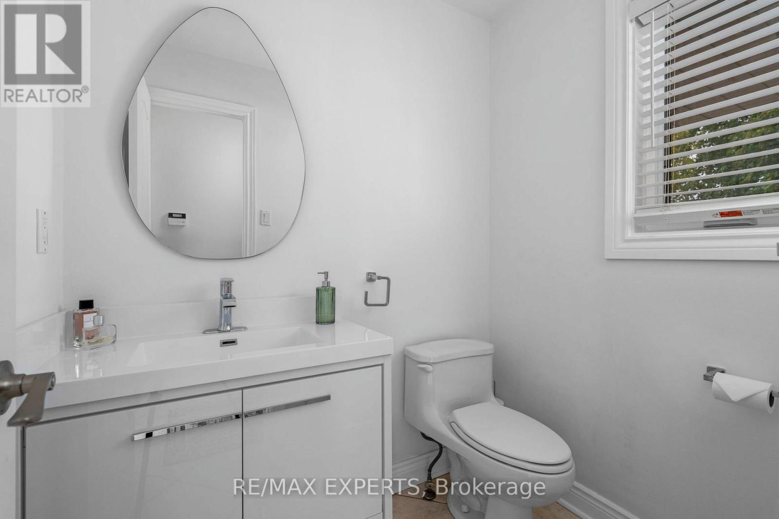 53 Mathewson Street, Vaughan, Ontario  L6A 1C1 - Photo 9 - N12511862