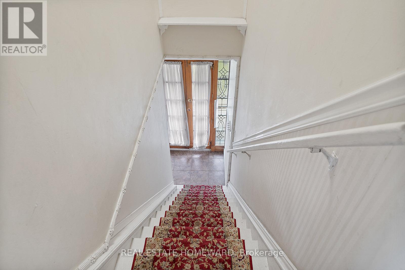 2nd Floor - 983 Victoria Park Avenue, Toronto, Ontario  M4B 2J4 - Photo 3 - E12414252