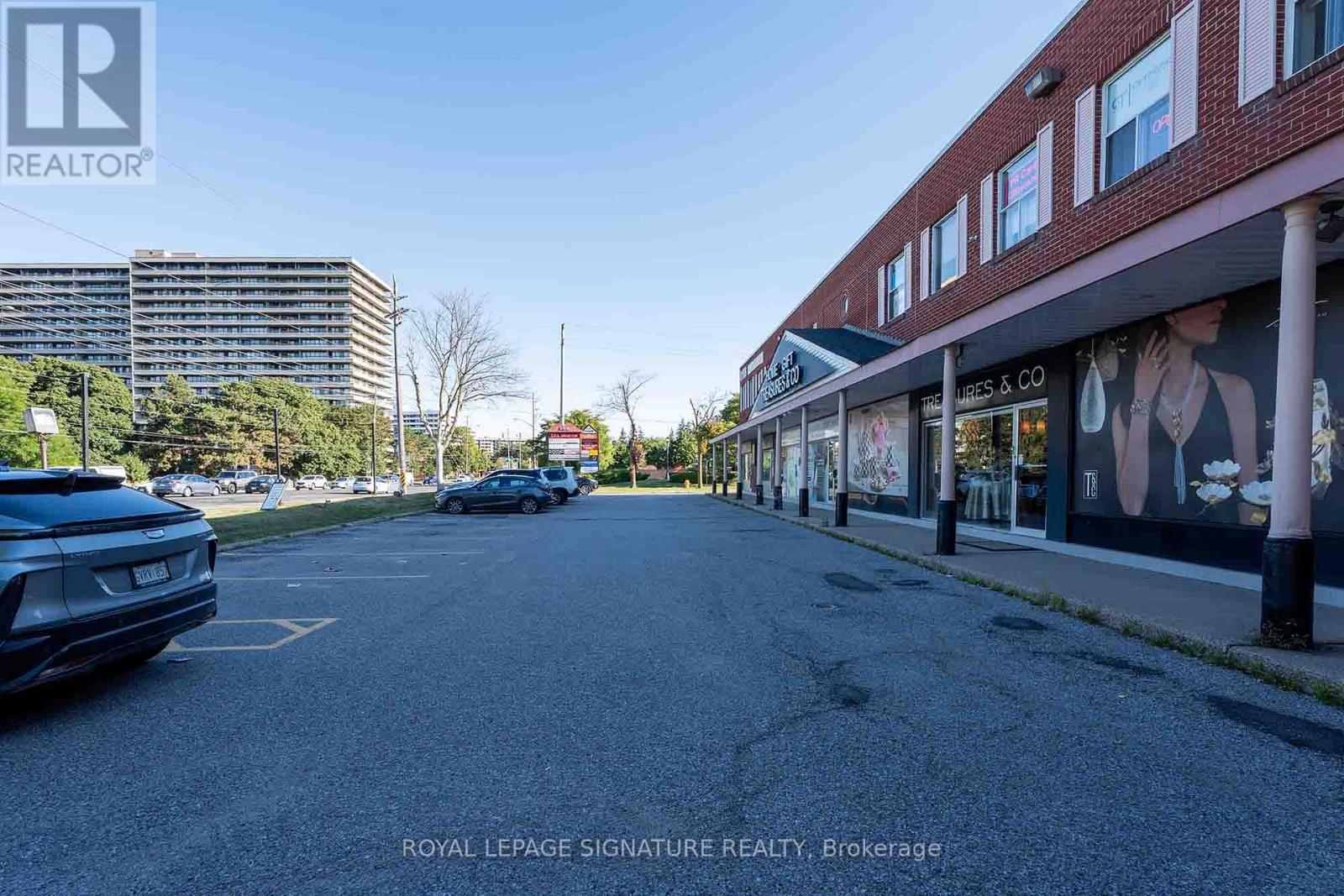 8108 Yonge Street, Vaughan, Ontario  L4J 1W4 - Photo 3 - N12511356