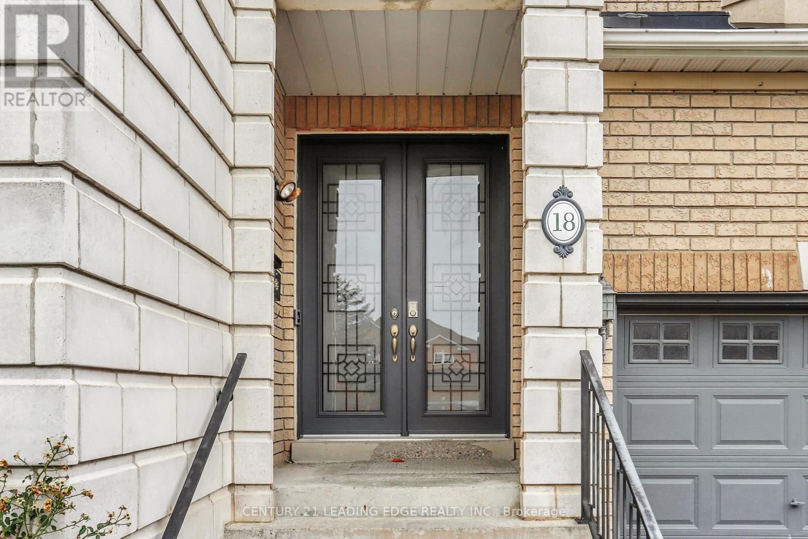 18 Fountain Court, Richmond Hill, Ontario  L4S 2K4 - Photo 2 - N12511870