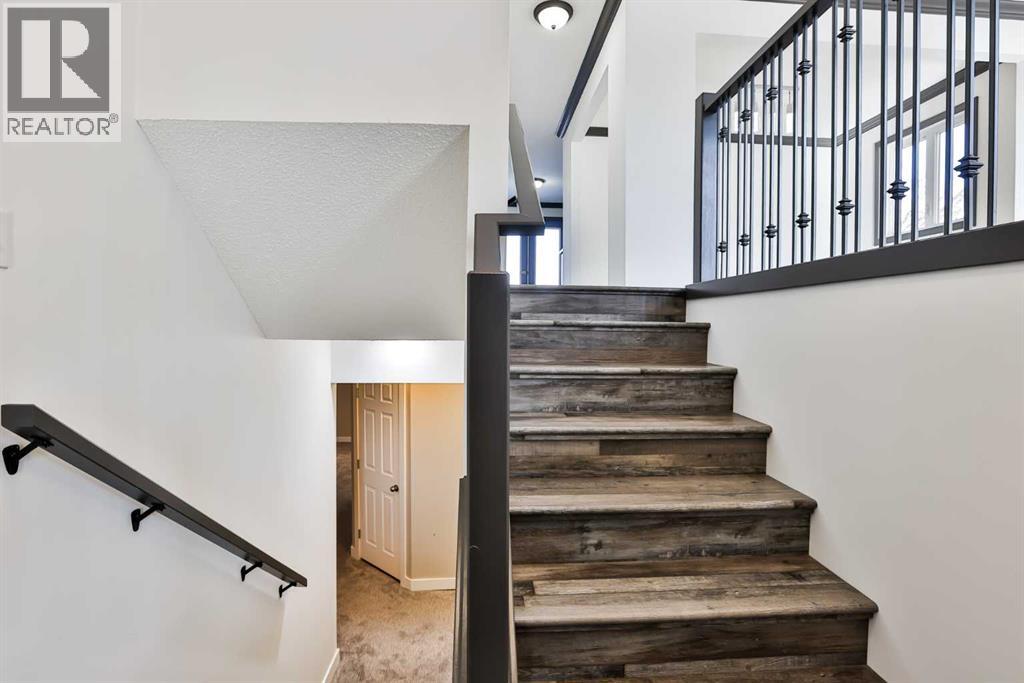 11 Wildwood Crescent W, Lethbridge, Alberta  T1K 6E1 - Photo 3 - A2267407