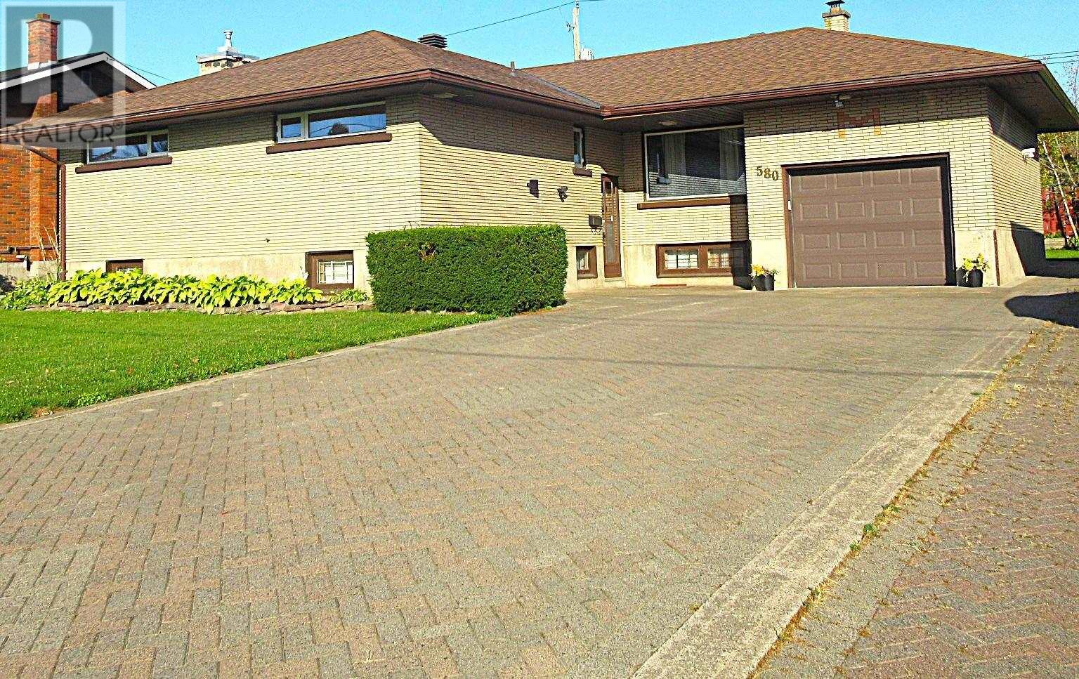 580 Wilson St, Sault Ste. Marie, Ontario  P6B 2L3 - Photo 1 - SM252644